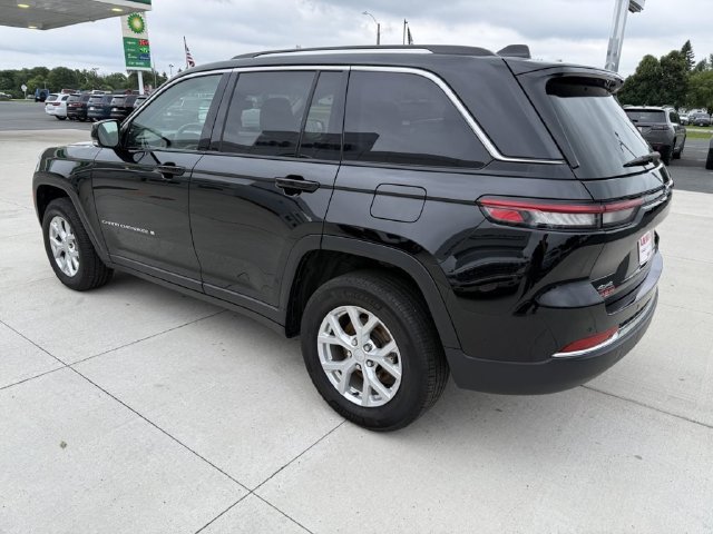 Used 2024 Jeep Grand Cherokee Limited AWD/4WD image 7
