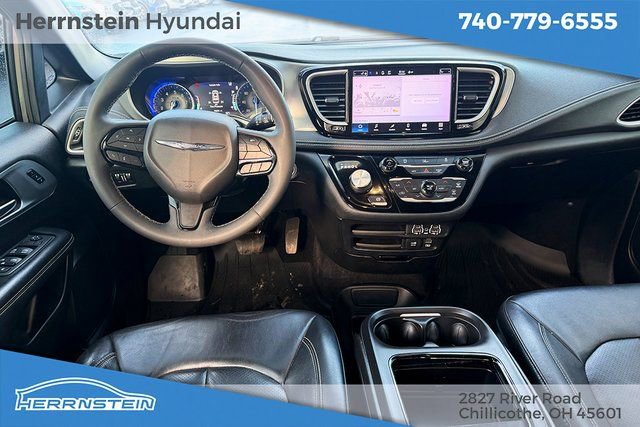 Used 2022 Chrysler Pacifica Touring-L w/ S Appearance Package image 6
