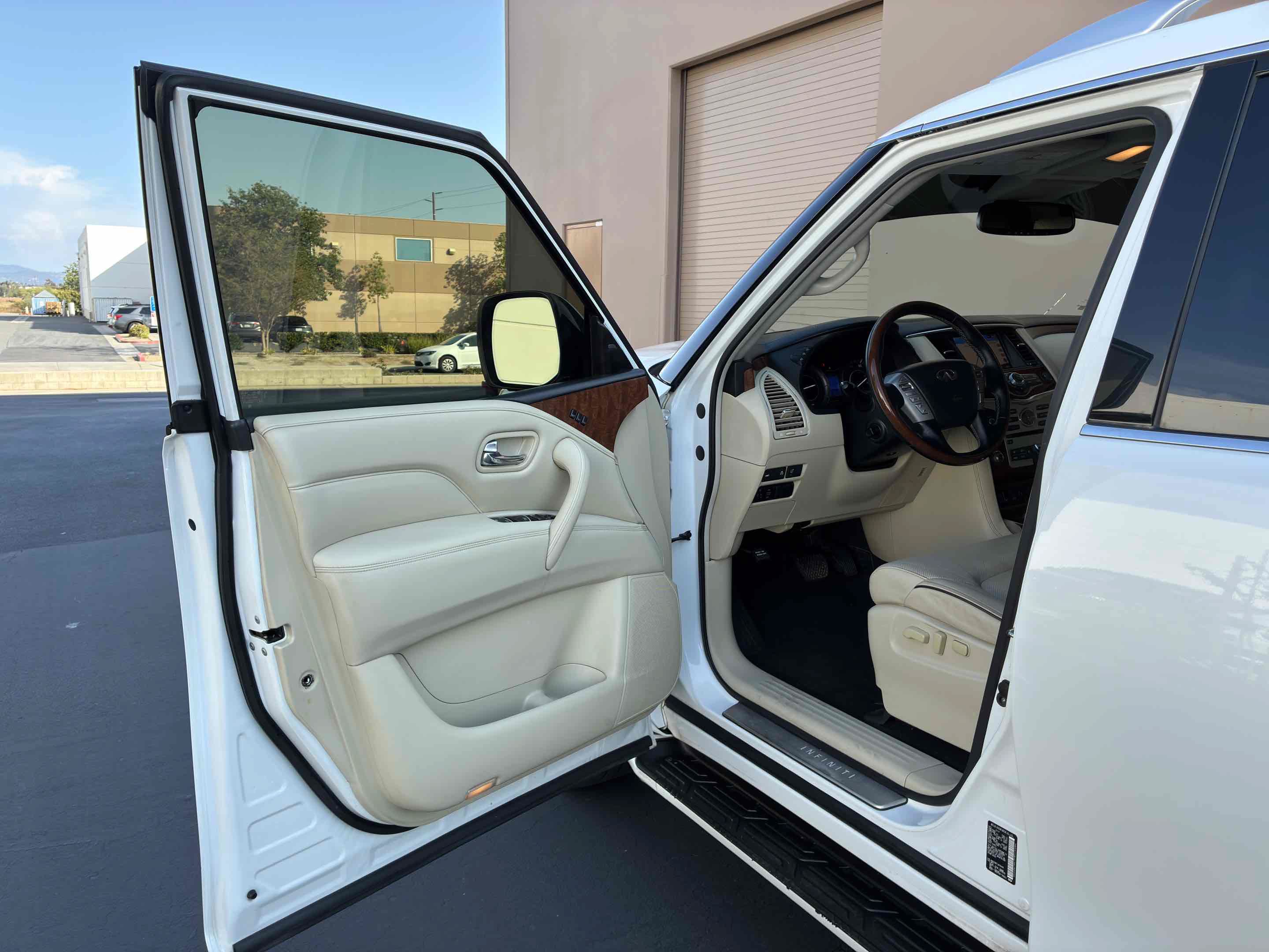 Used 2018 INFINITI QX80 4WD w/ Driver Assistance Package image 42