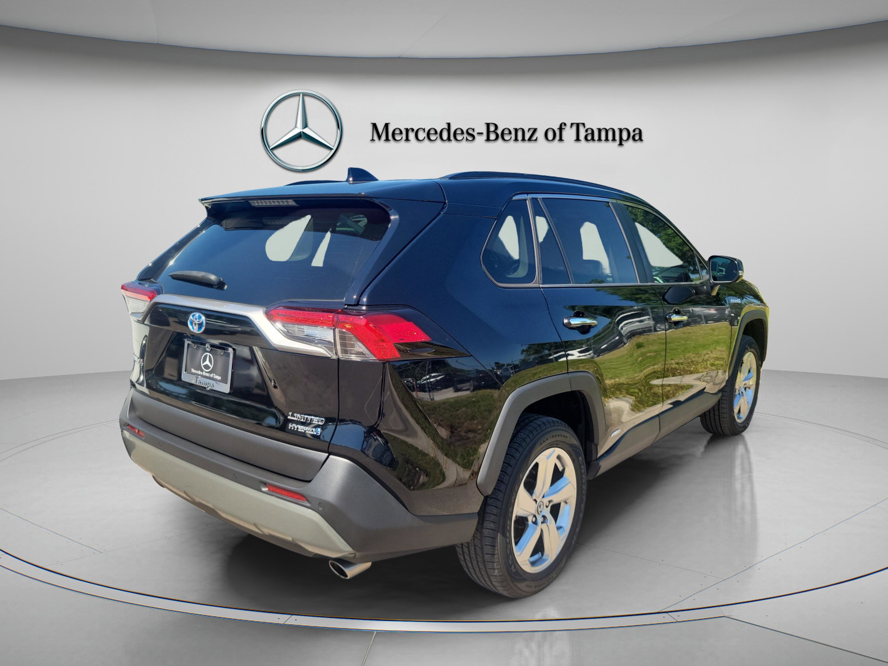 Used 2020 Toyota RAV4 Limited w/ Limited Grade Weather Package AWD/4WD image 3