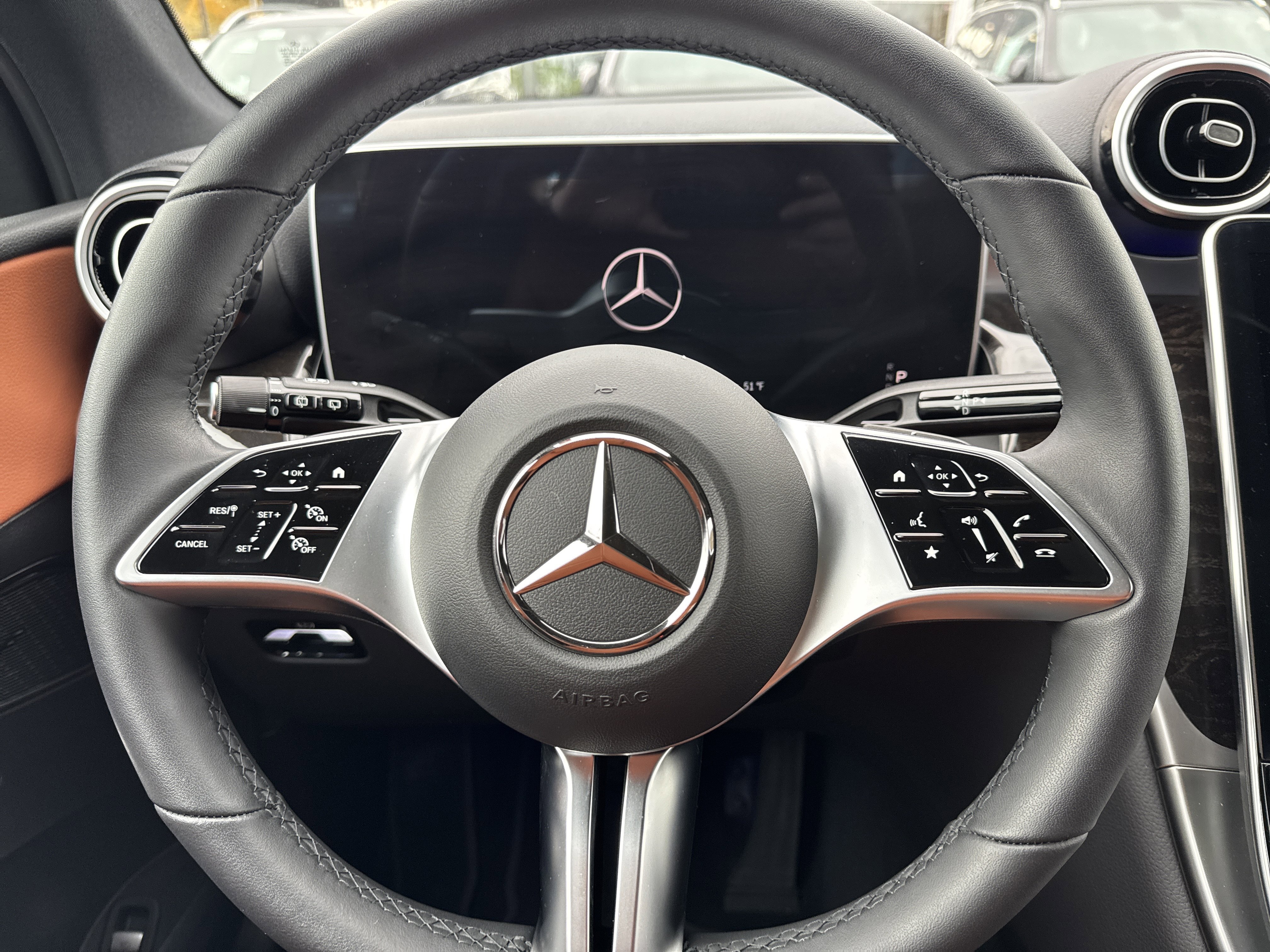 Used 2025 Mercedes-Benz GLC 300 4MATIC image 13