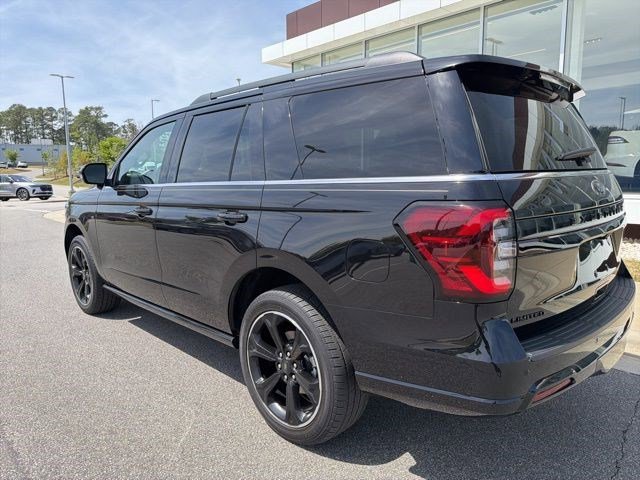 Used 2023 Ford Expedition Limited image 3