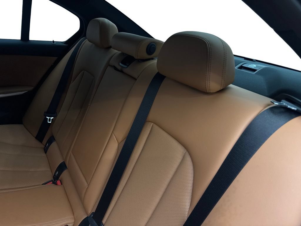 Used 2023 BMW 330i Sedan w/ Convenience Package RWD image 34