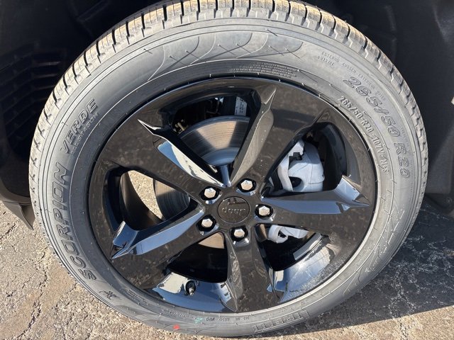 New 2025 Jeep Grand Cherokee Limited w/ Black Appearance Package image 28