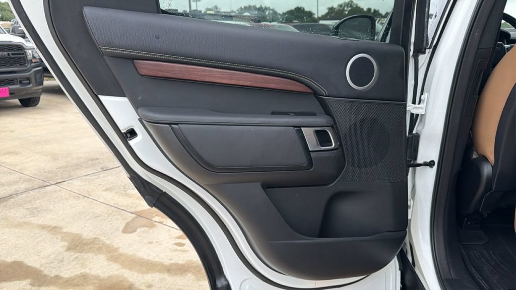 Used 2023 Land Rover Discovery Metropolitan Edition AWD/4WD image 23