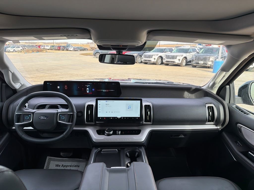 Used 2025 Ford Expedition Max Active AWD/4WD image 16