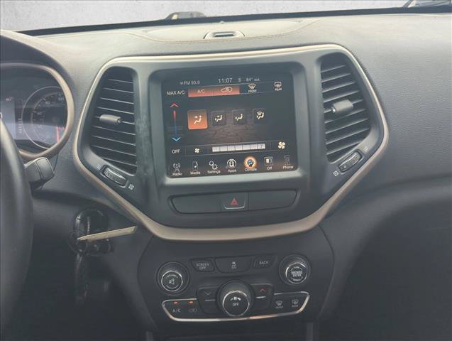 Used 2017 Jeep Cherokee Latitude FWD image 14