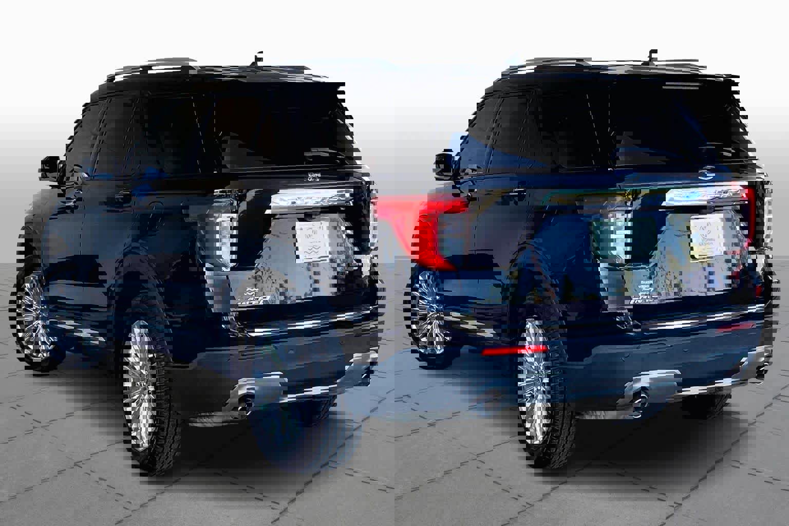 Used 2022 Ford Explorer Limited w/ Equipment Group 301A image 11