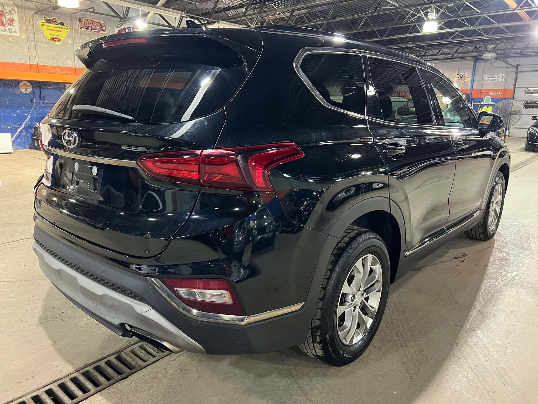 Used 2019 Hyundai Santa Fe SEL FWD image 3
