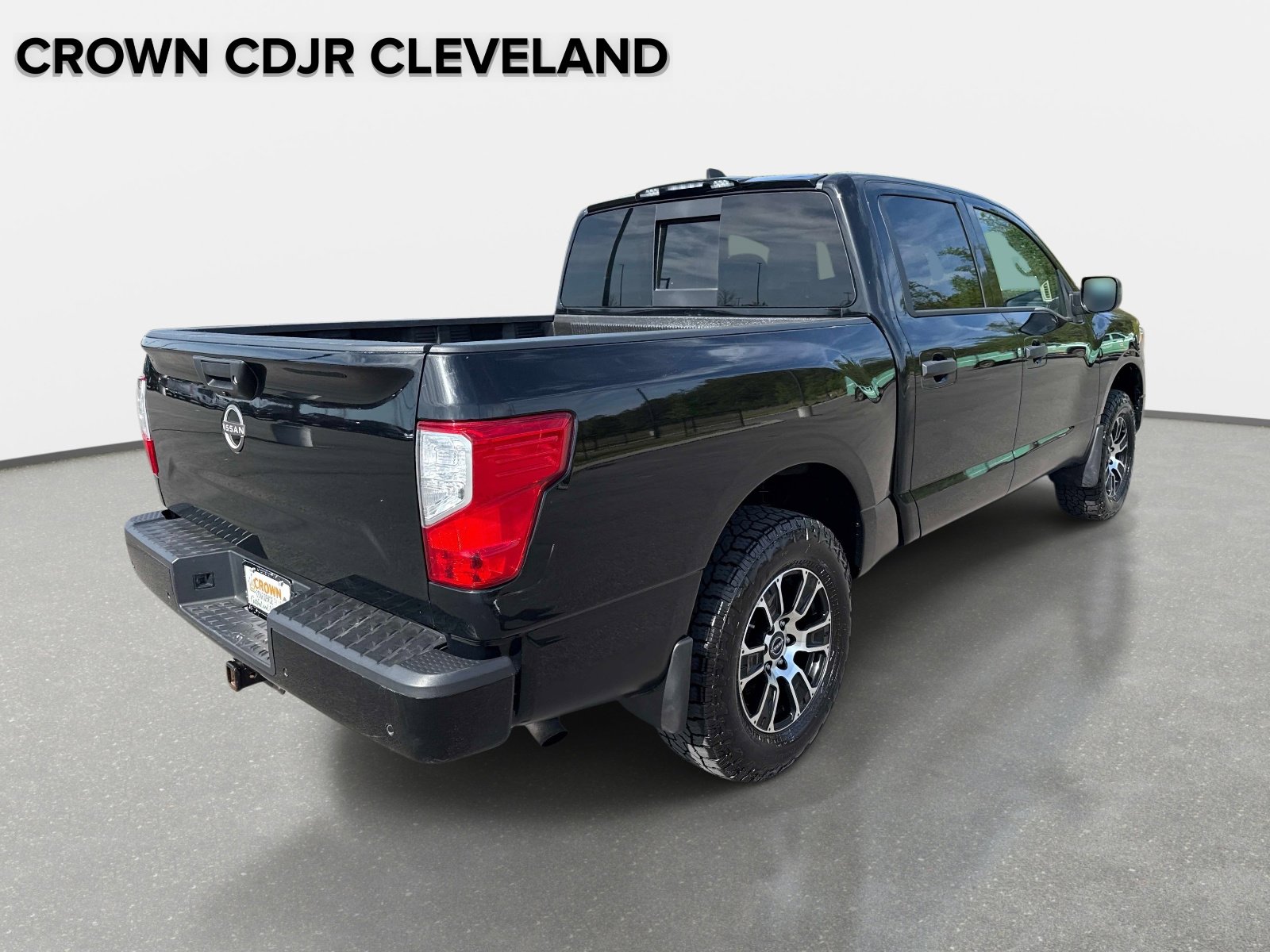 Used 2024 Nissan Titan SV AWD/4WD image 5