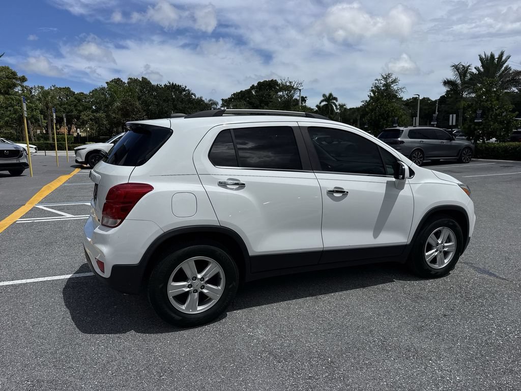 Used 2019 Chevrolet Trax LT w/ LT Convenience Package FWD image 4
