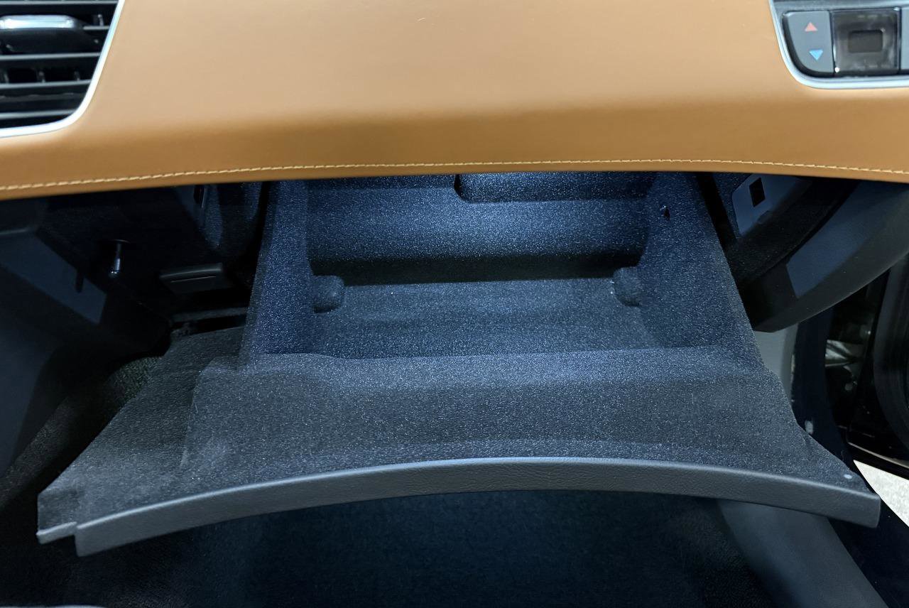 Used 2018 Chevrolet Corvette Stingray Convertible w/ 3LT Preferred Equipment Group image 87