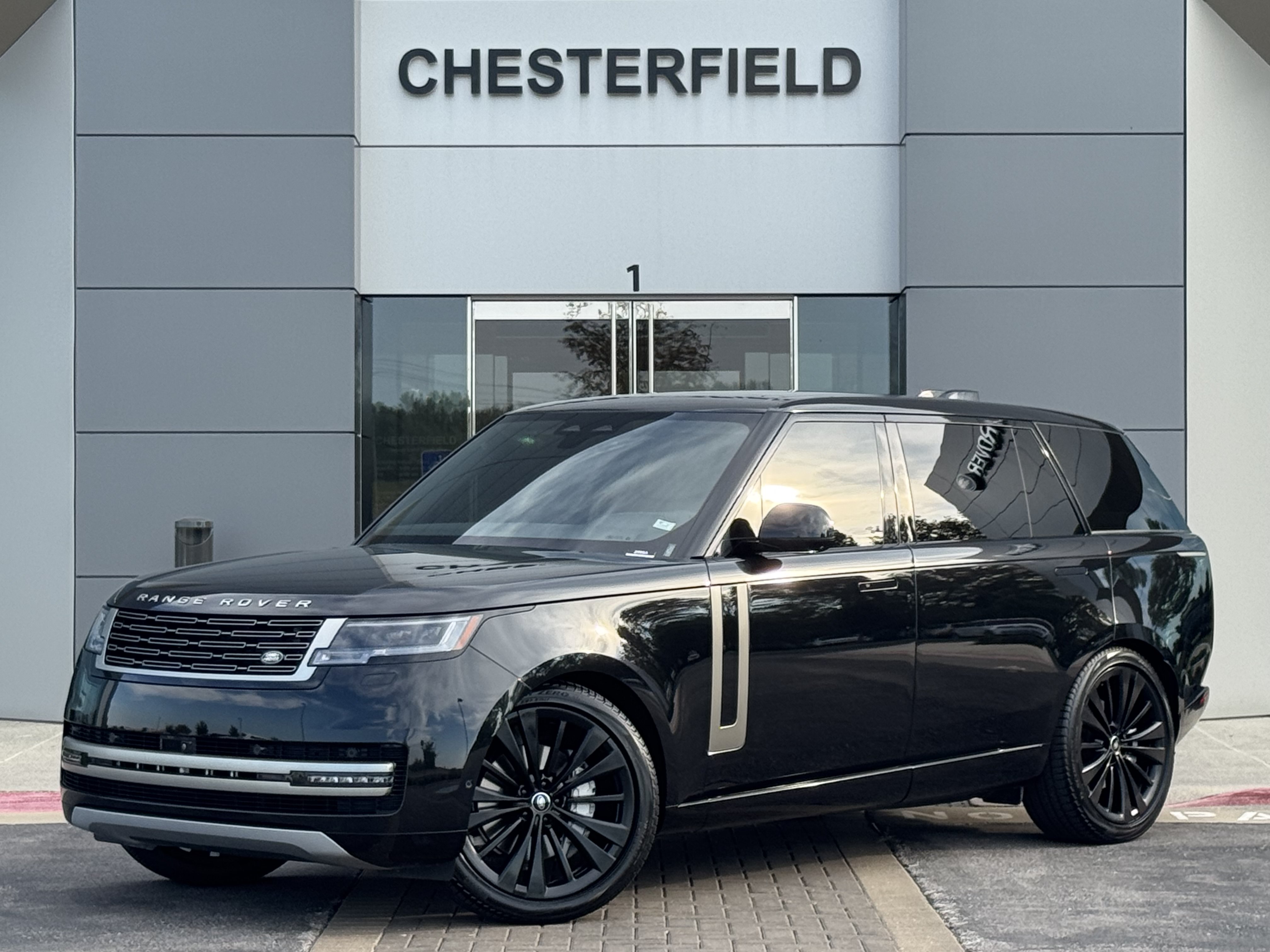 Certified 2024 Land Rover Range Rover Long Wheelbase SE AWD/4WD image 1