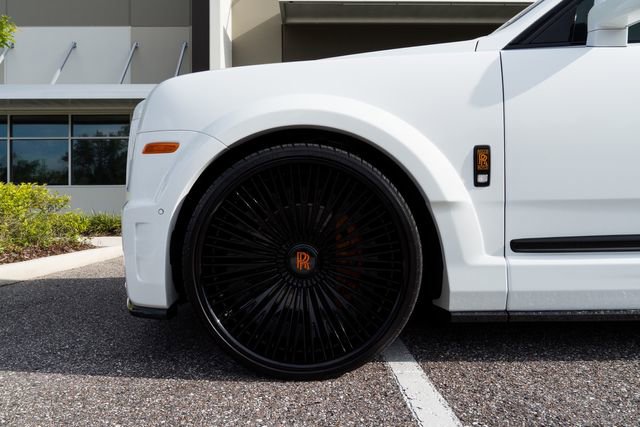 Used 2023 Rolls-Royce Cullinan w/ Cullinan Package image 19