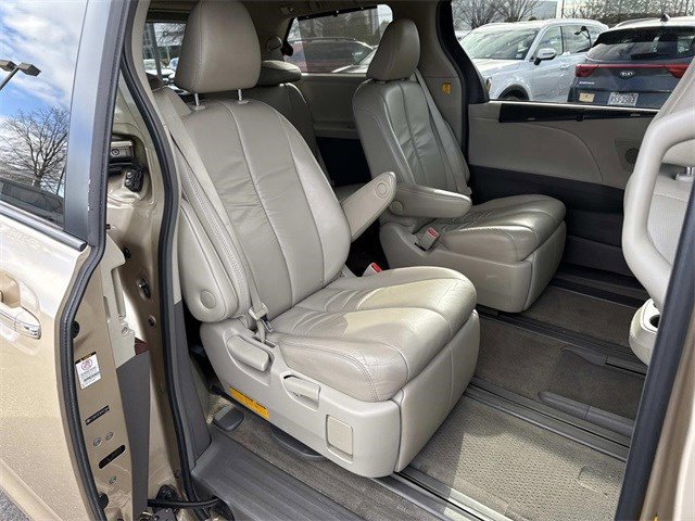 Used 2011 Toyota Sienna XLE image 11