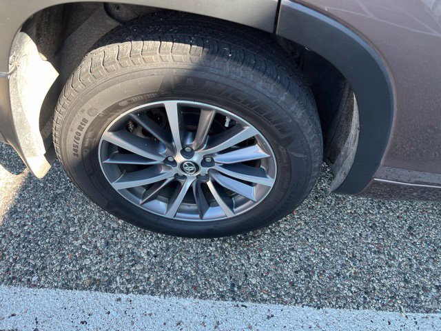 Used 2017 Toyota Highlander XLE AWD/4WD image 6