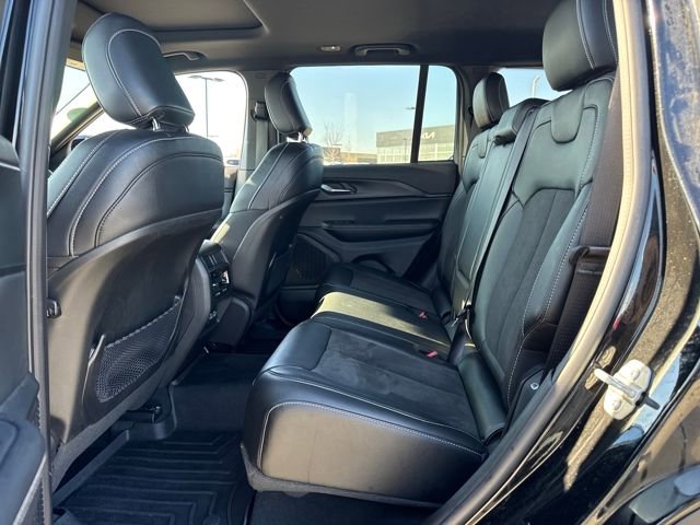 Used 2024 Jeep Grand Cherokee Altitude image 14