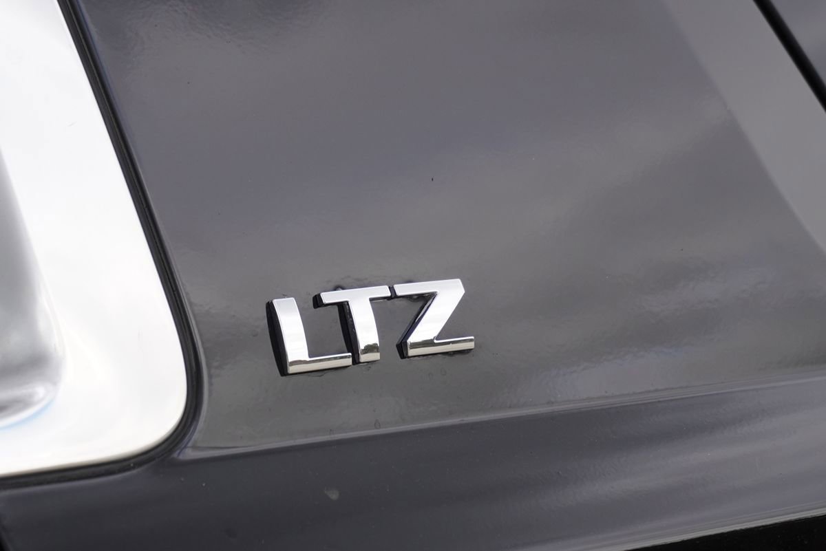Used 2016 Chevrolet Suburban LTZ image 6