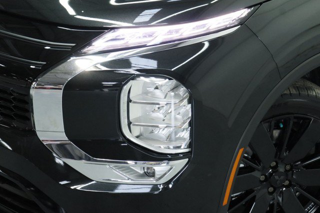 New 2026 Mitsubishi Outlander LE FWD image 2