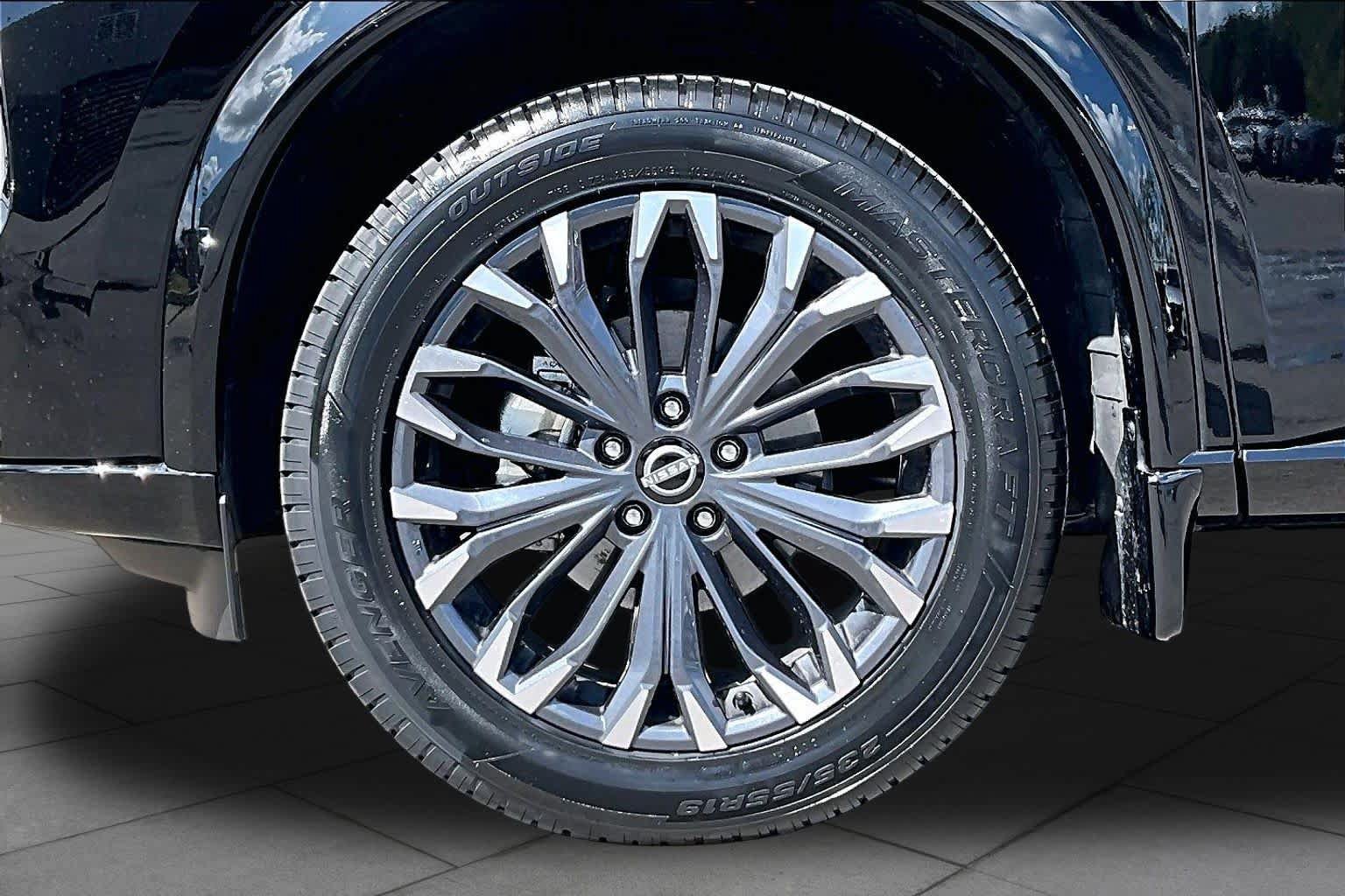 Certified 2025 Nissan Rogue Platinum w/ Platinum Premium Package FWD image 11