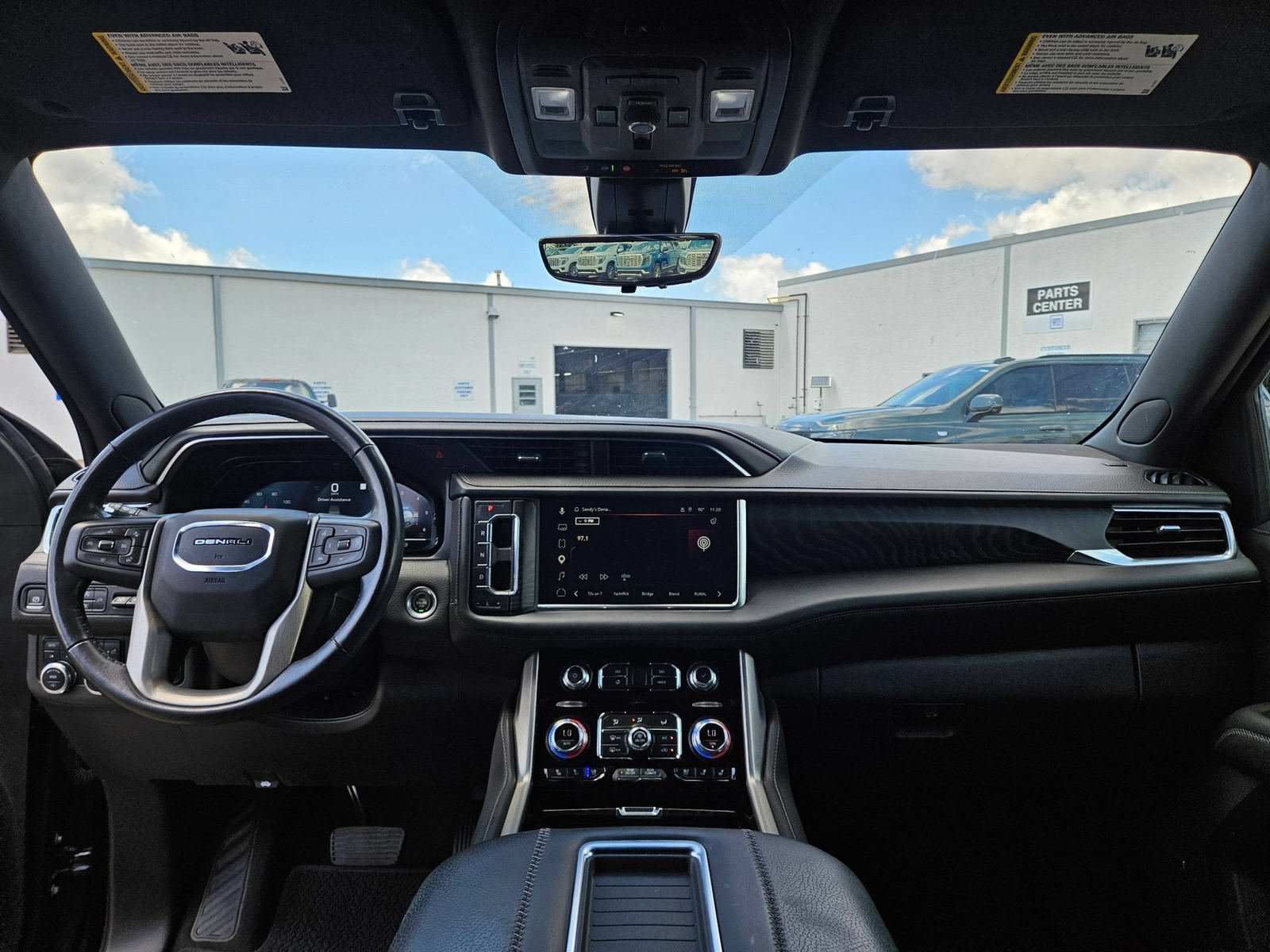 Used 2022 GMC Yukon Denali w/ Advanced Technology Package AWD/4WD image 25