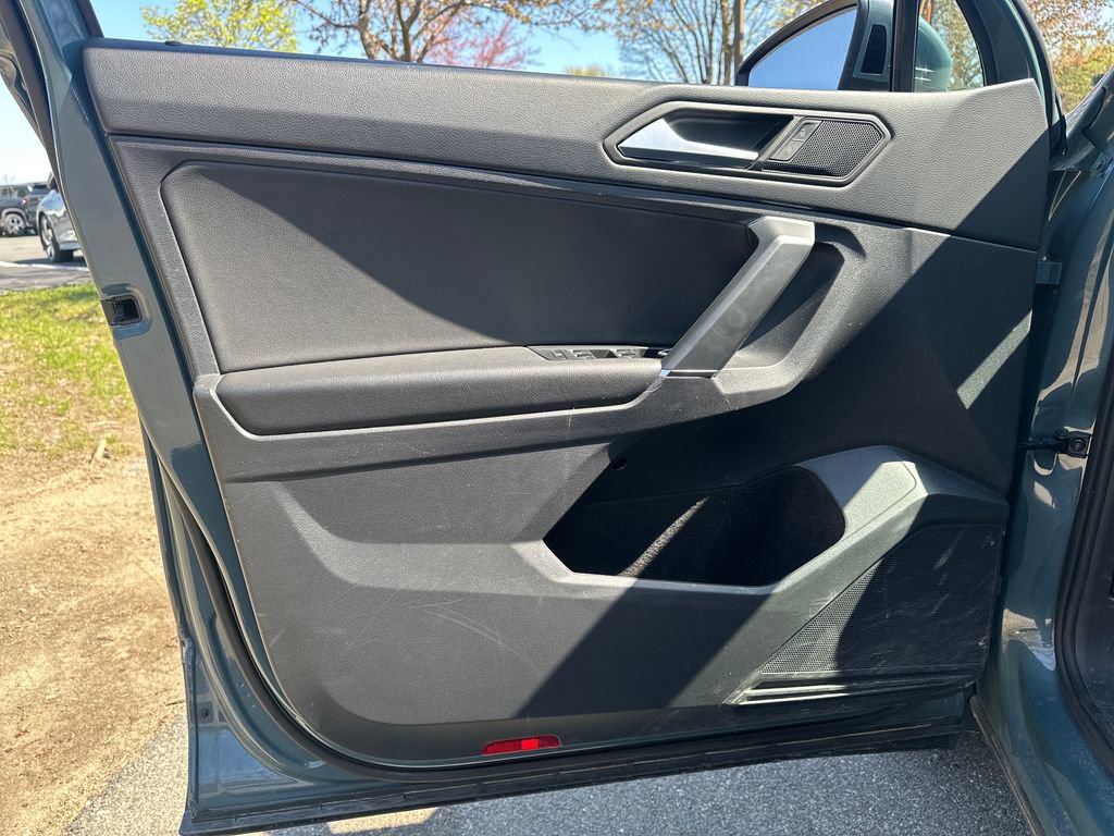 Used 2020 Volkswagen Tiguan SE w/ Panoramic Sunroof Package AWD/4WD image 5