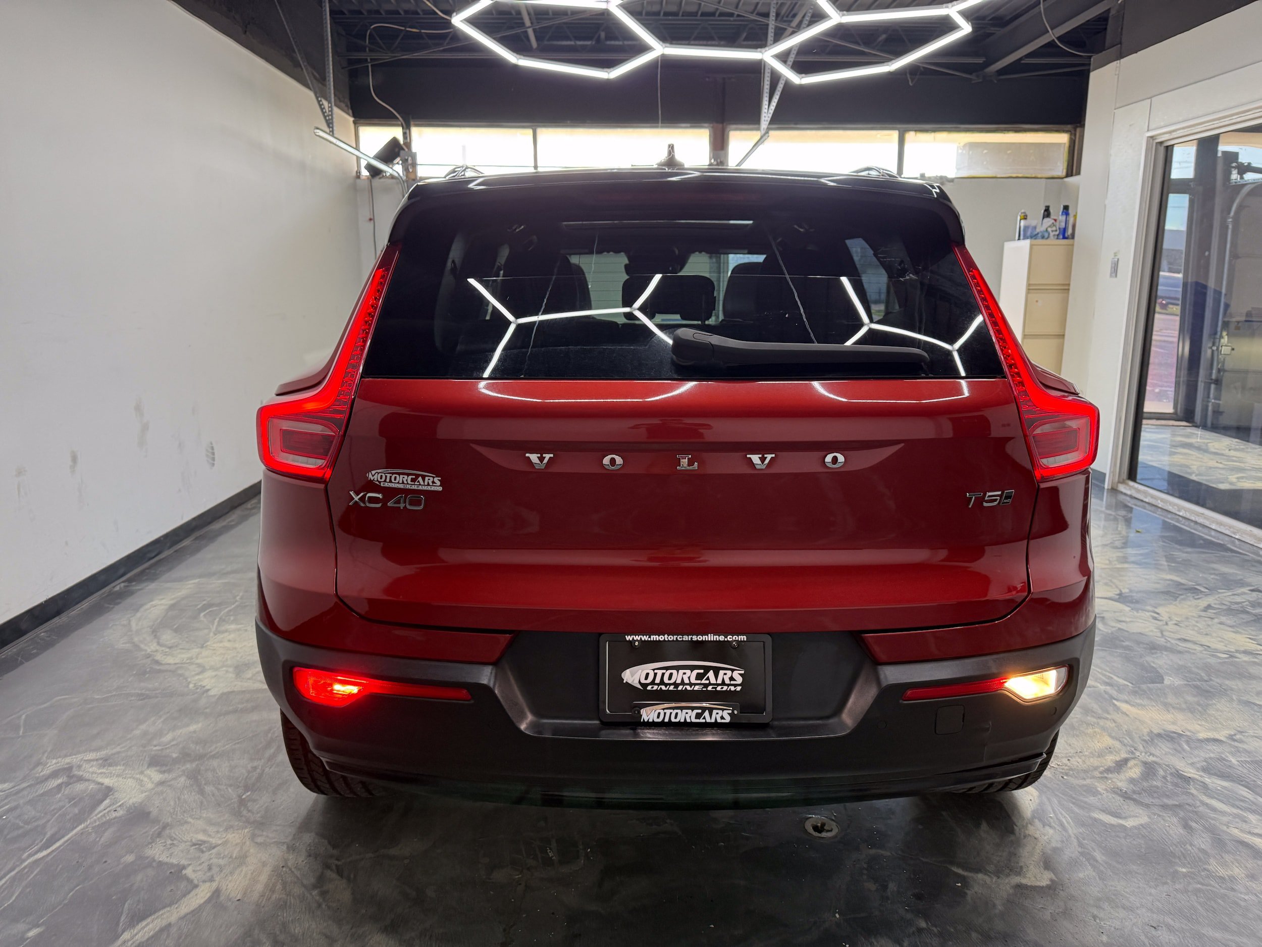 Used 2021 Volvo XC40 T5 R-Design AWD/4WD image 8