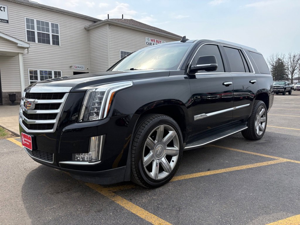 Used 2016 Cadillac Escalade Luxury image 2
