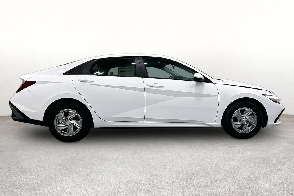 Used 2026 Hyundai Elantra SE FWD image 8