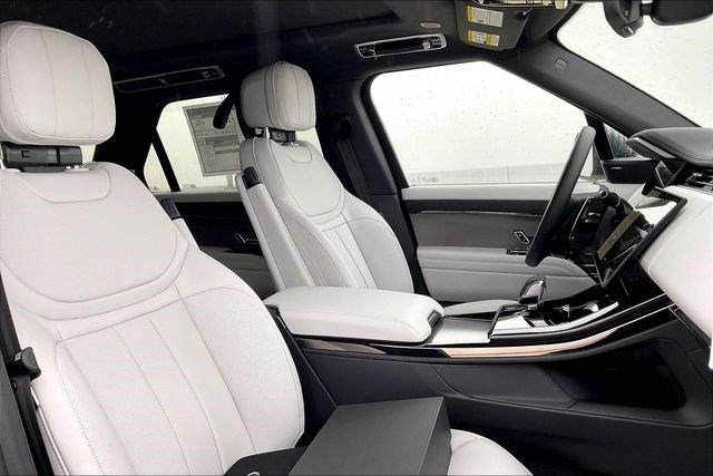 New 2025 Land Rover Range Rover Sport SE image 12