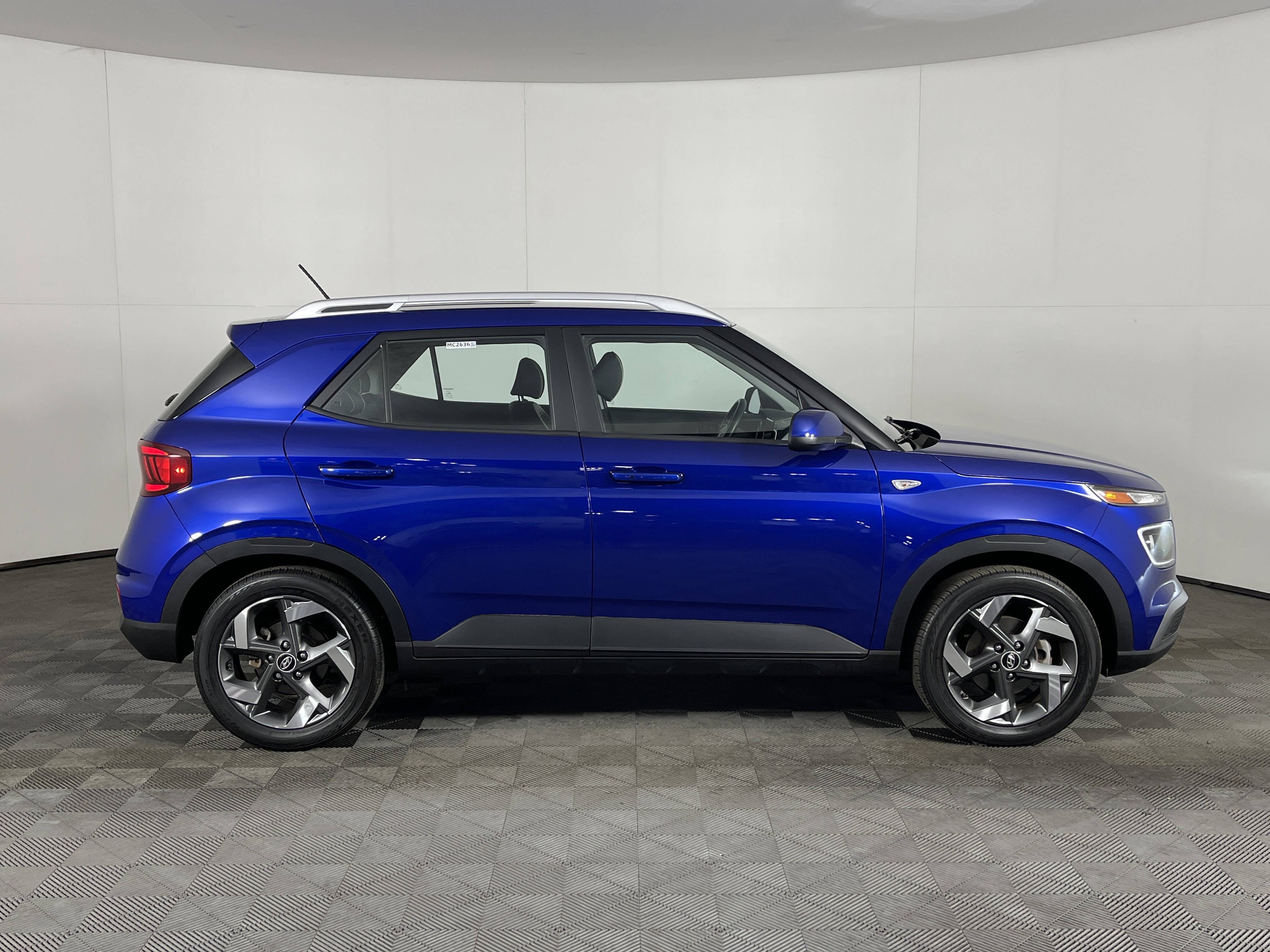 Used 2023 Hyundai Venue Limited image 5