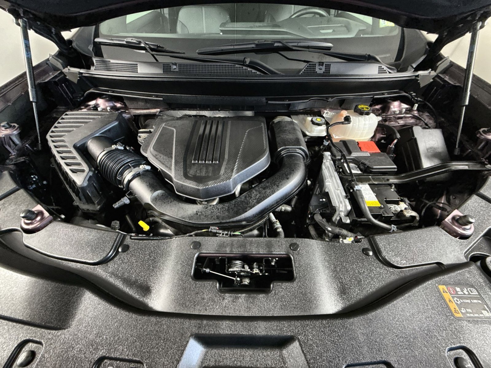 Used 2024 GMC Acadia Elevation image 28