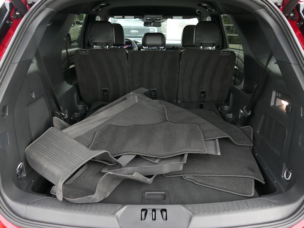 Used 2025 Ford Explorer ST-Line w/ Premium Package image 24