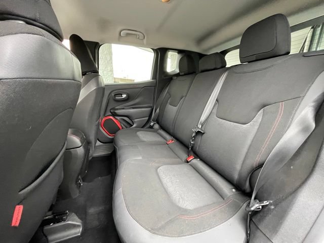 Used 2015 Jeep Renegade Trailhawk AWD/4WD image 24