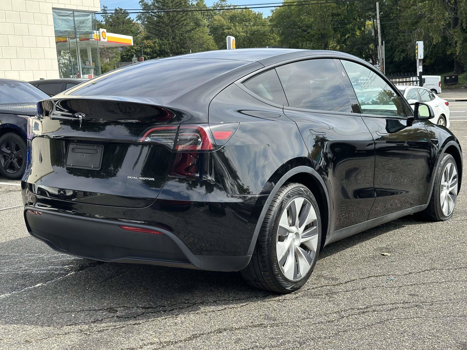 Used 2023 Tesla Model Y Long Range AWD/4WD image 3