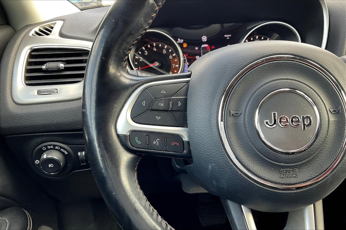 Used 2019 Jeep Compass Latitude w/ Popular Equipment Group FWD image 18