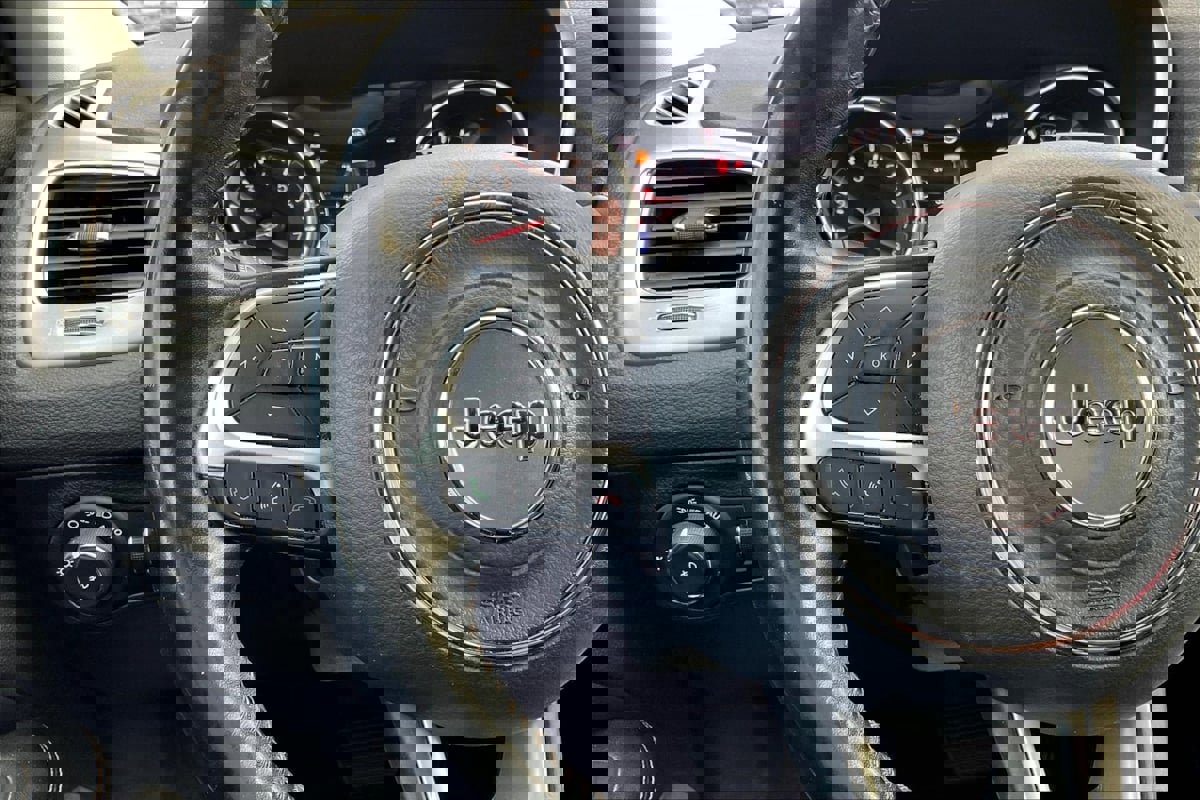 Used 2019 Jeep Compass Latitude w/ Popular Equipment Group image 18