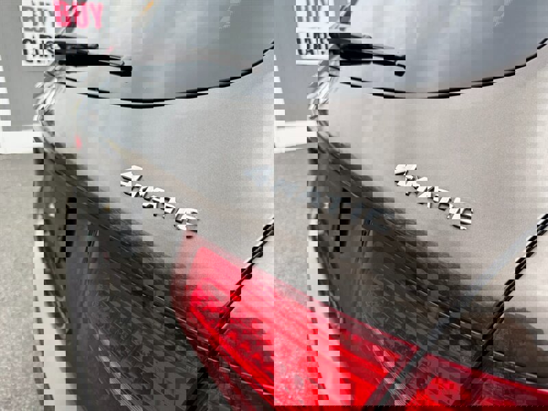 Used 2018 Mercedes-Benz GLC 300 4MATIC w/ Premium Package image 14