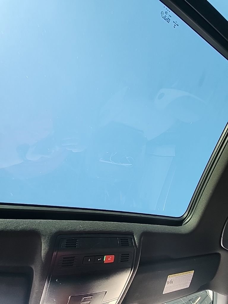 Used 2022 Volkswagen Tiguan SE R-Line image 14