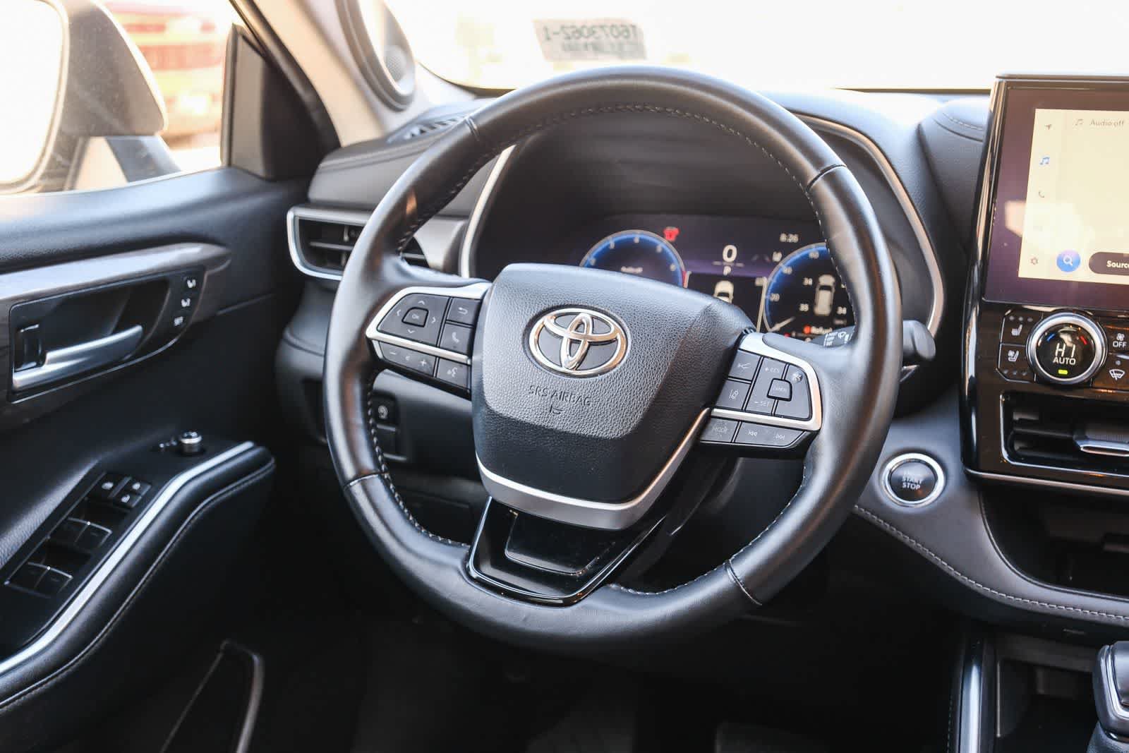 Used 2023 Toyota Highlander Limited FWD image 18