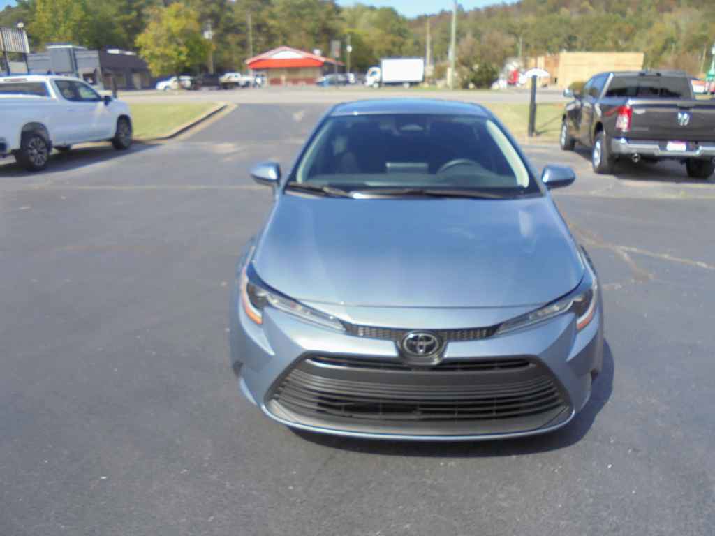 Used 2024 Toyota Corolla LE image 3