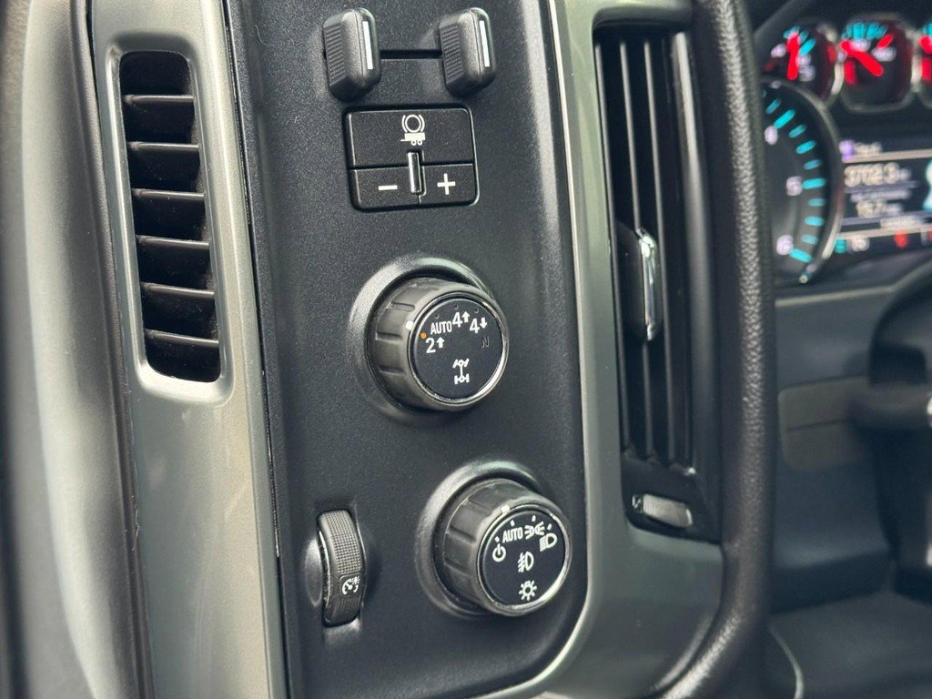 Used 2018 Chevrolet Silverado 1500 LT w/ All Star Edition image 18