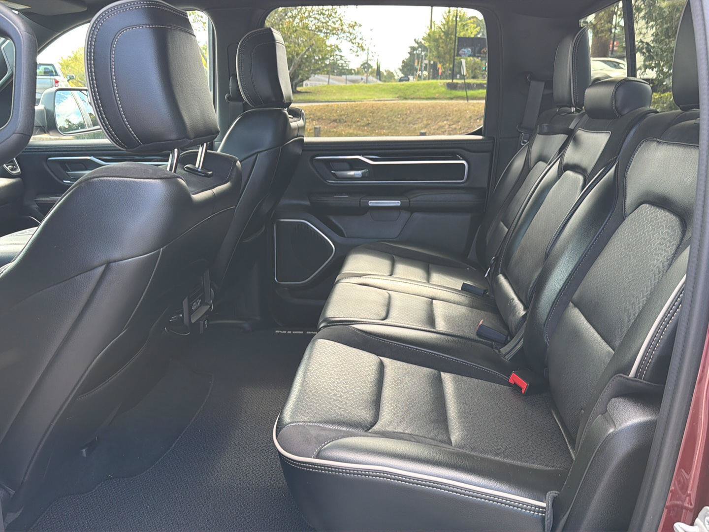 Used 2019 RAM 1500 Laramie w/ Sport Appearance Package AWD/4WD image 11
