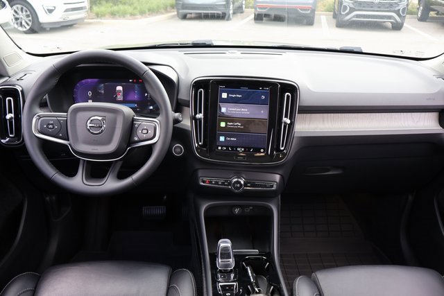 Used 2023 Volvo XC40 B5 Ultimate w/ Protection Package Premier image 14