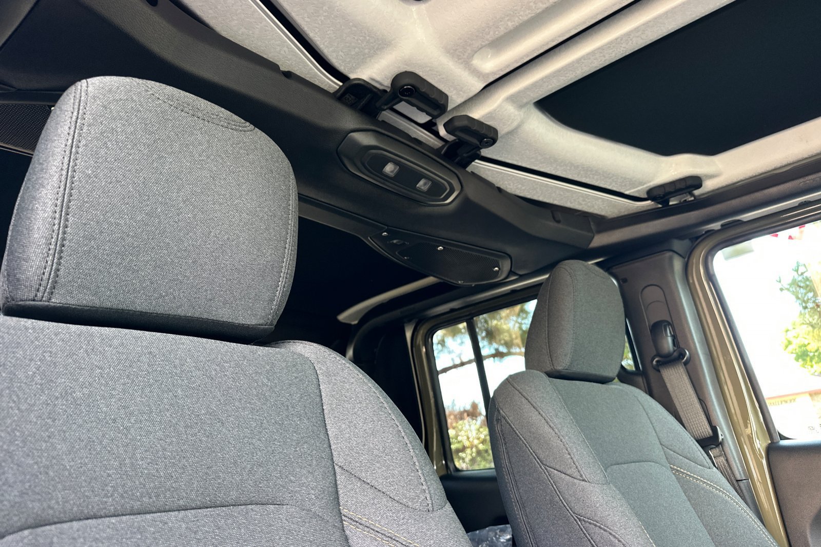 New 2026 Jeep Gladiator Sport AWD/4WD image 15