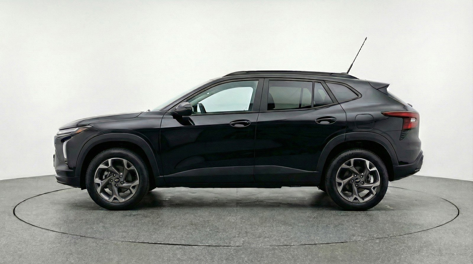 Used 2025 Chevrolet Trax LT w/ LT Convenience Package image 5