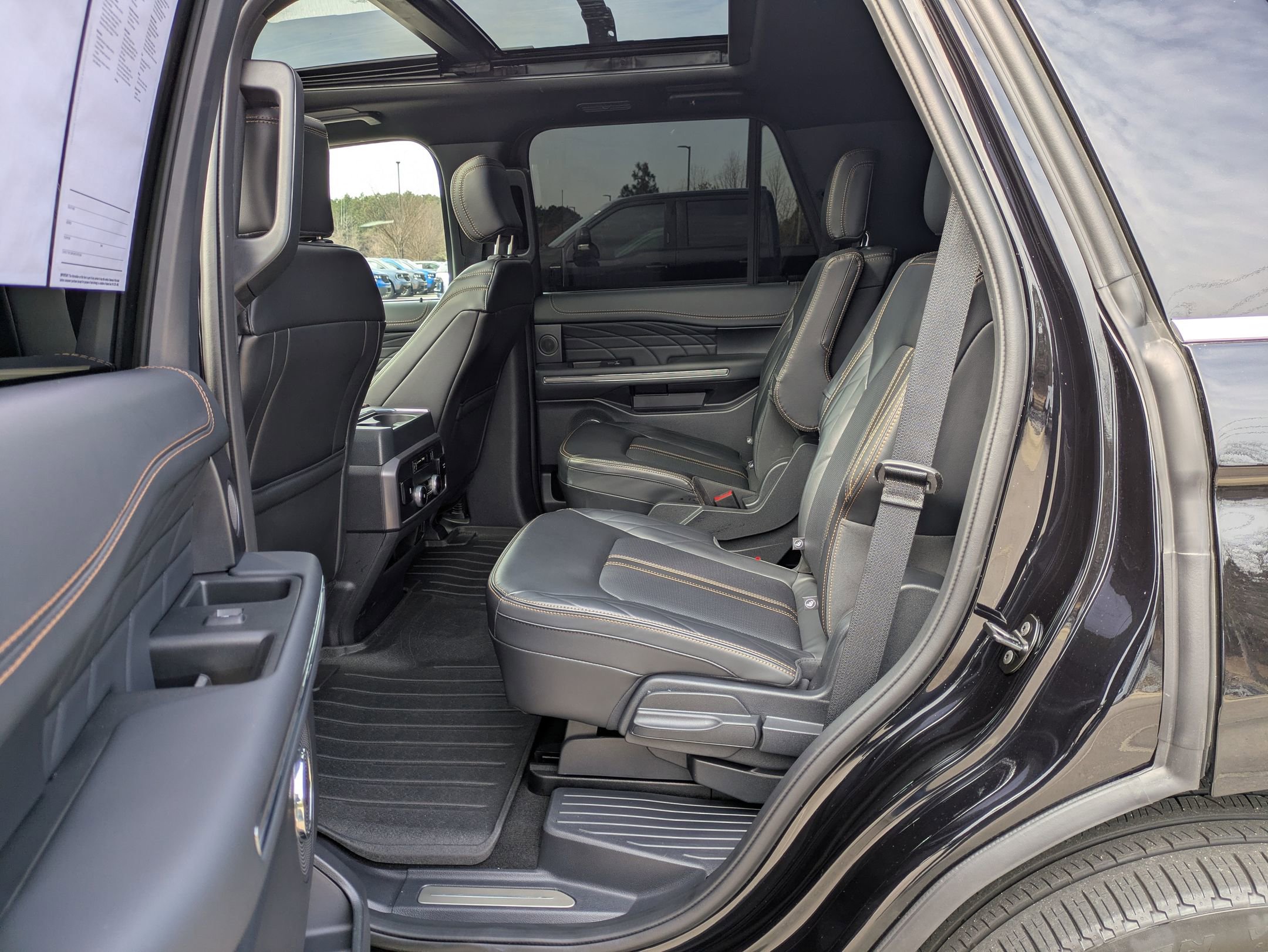 Certified 2024 Ford Expedition Platinum image 29