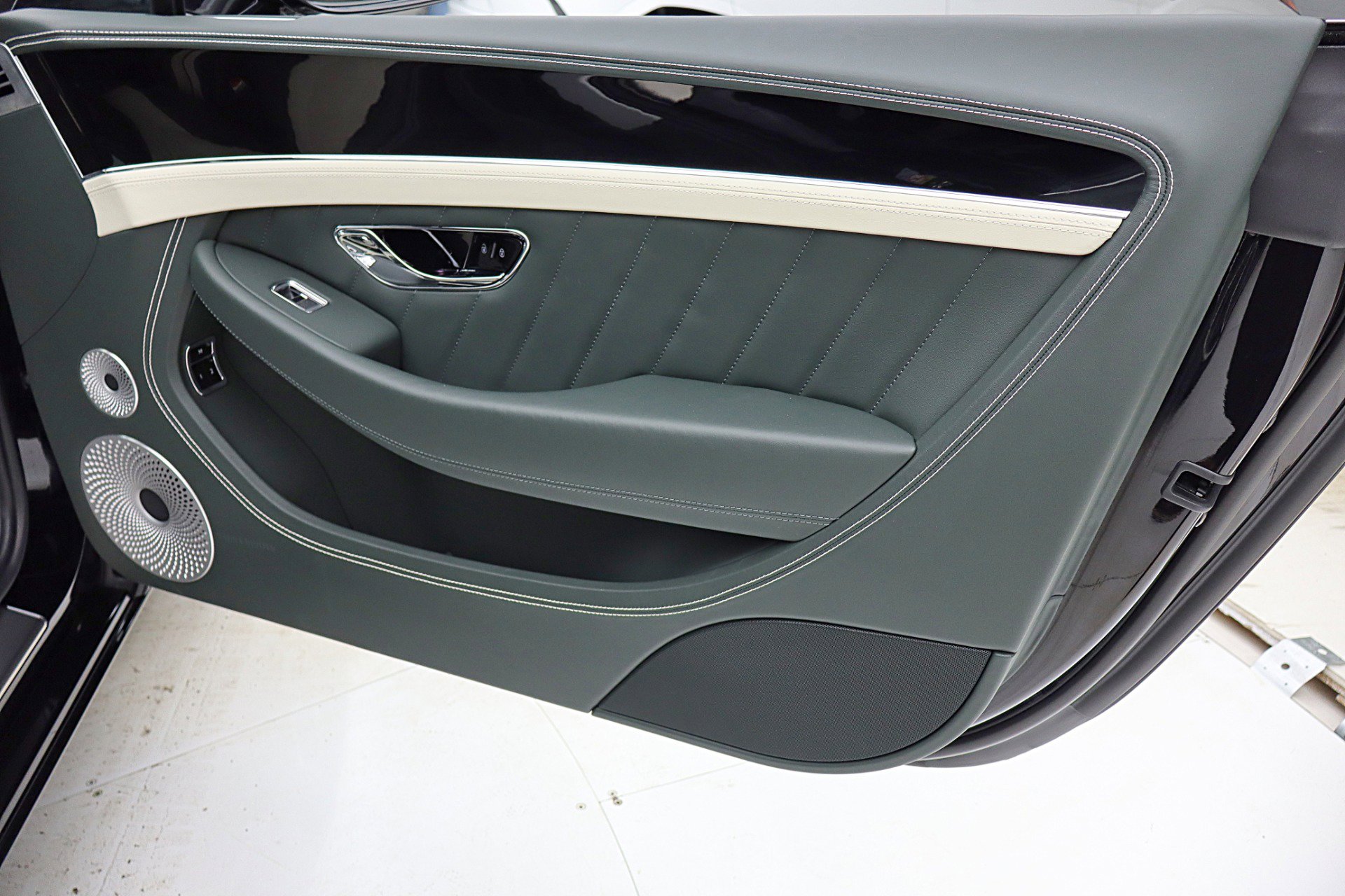 Used 2024 Bentley Continental GT image 45