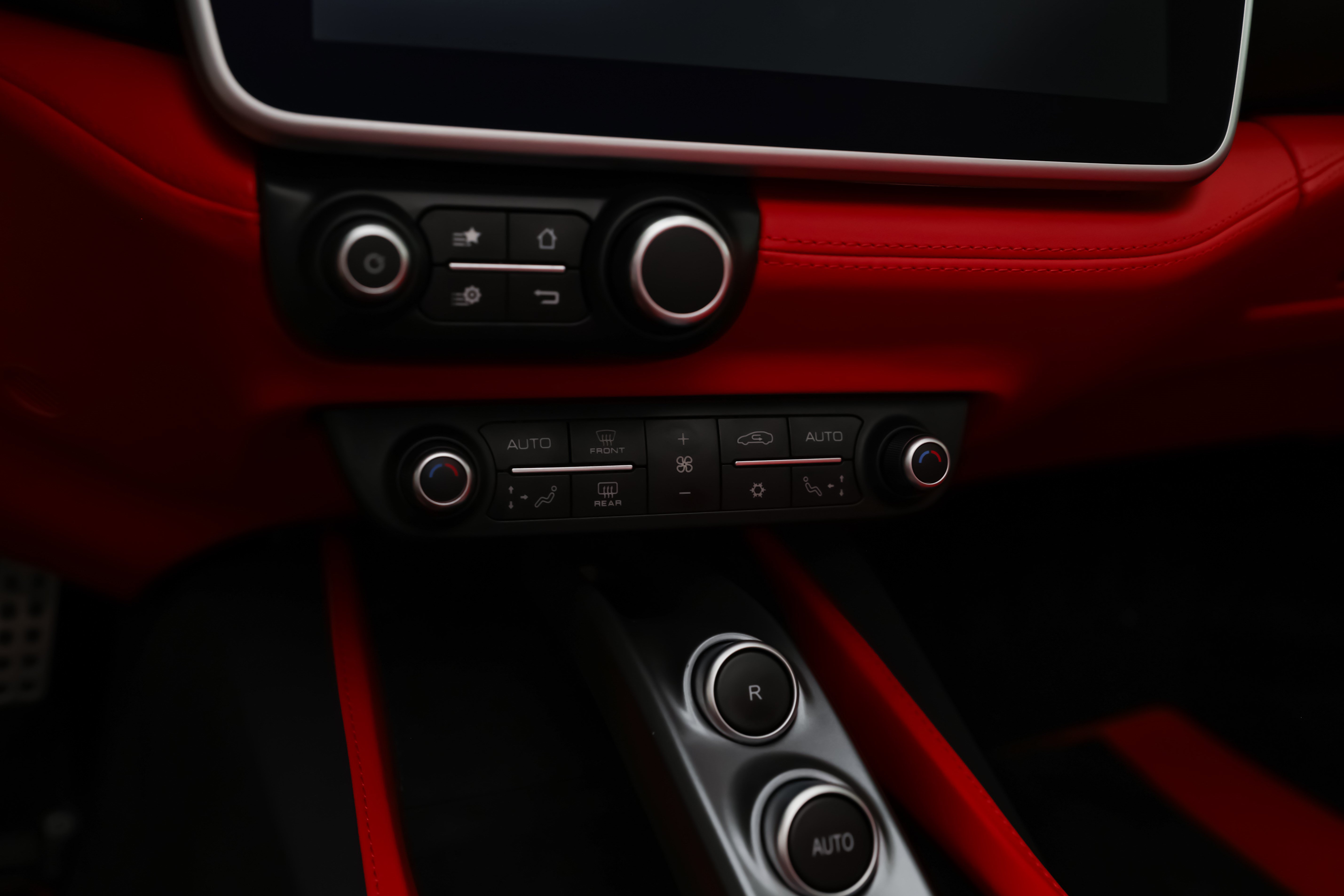 Used 2019 Ferrari Portofino RWD image 44