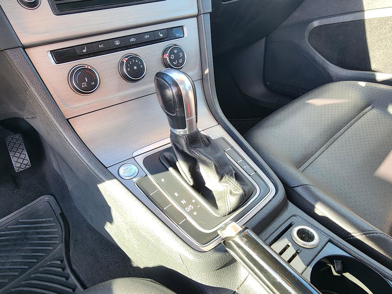 Used 2015 Volkswagen Golf TDI SE image 15